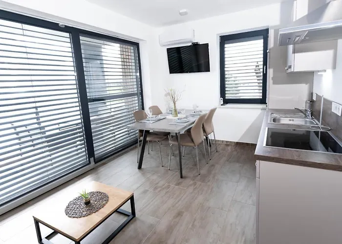 Sunrise דירה בנובצי